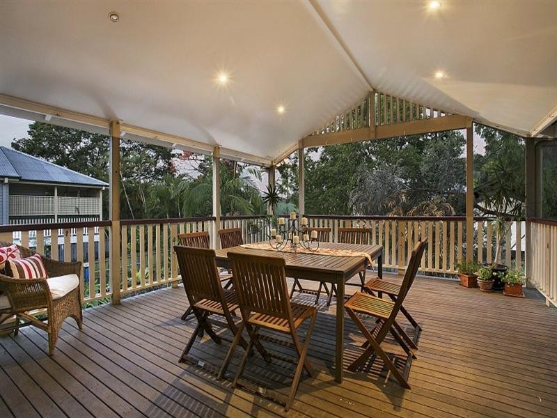 18 Dan Street, Graceville QLD 4075