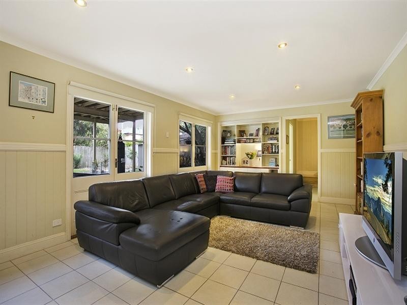 18 Dan Street, Graceville QLD 4075