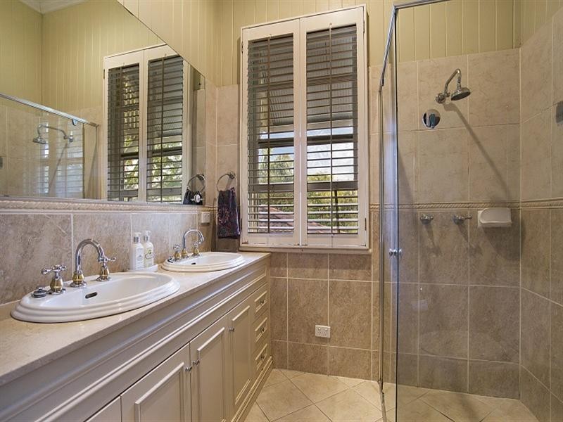 18 Dan Street, Graceville QLD 4075