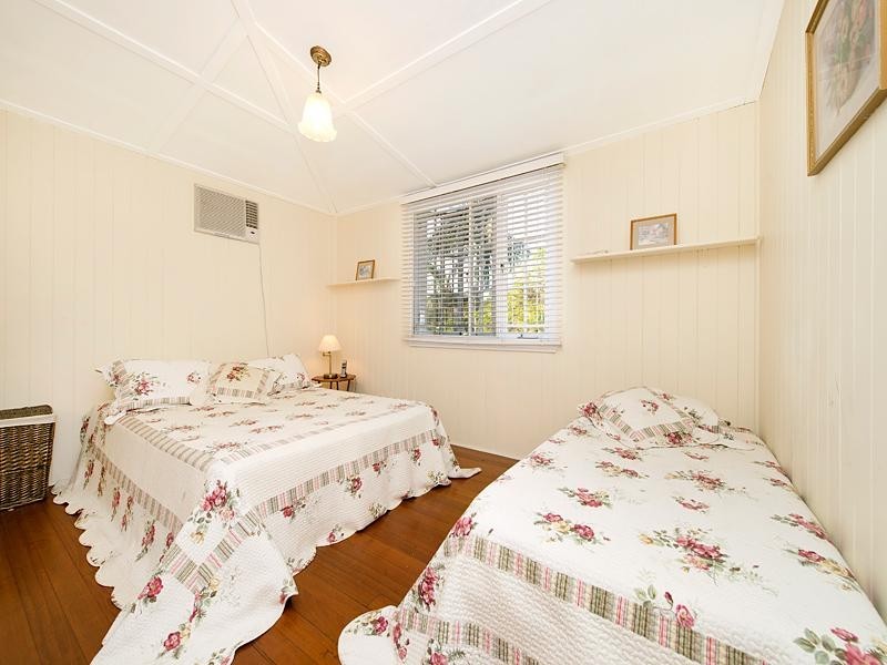 9 Menin Road, Corinda QLD 4075