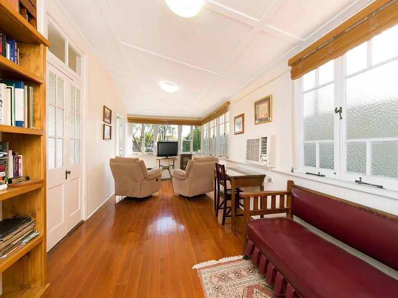 9 Menin Road, Corinda QLD 4075