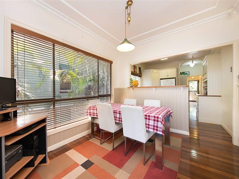 18 White Street, Graceville QLD 4075