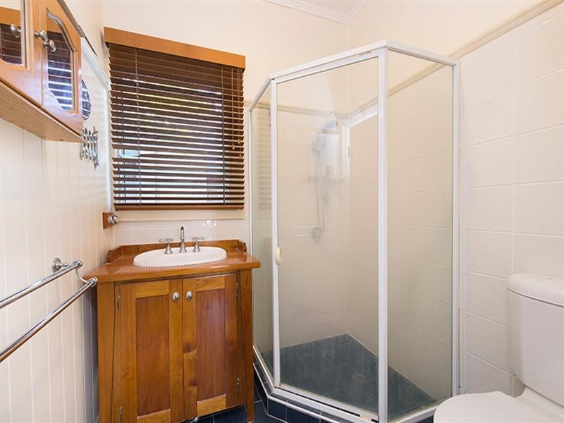 18 White Street, Graceville QLD 4075