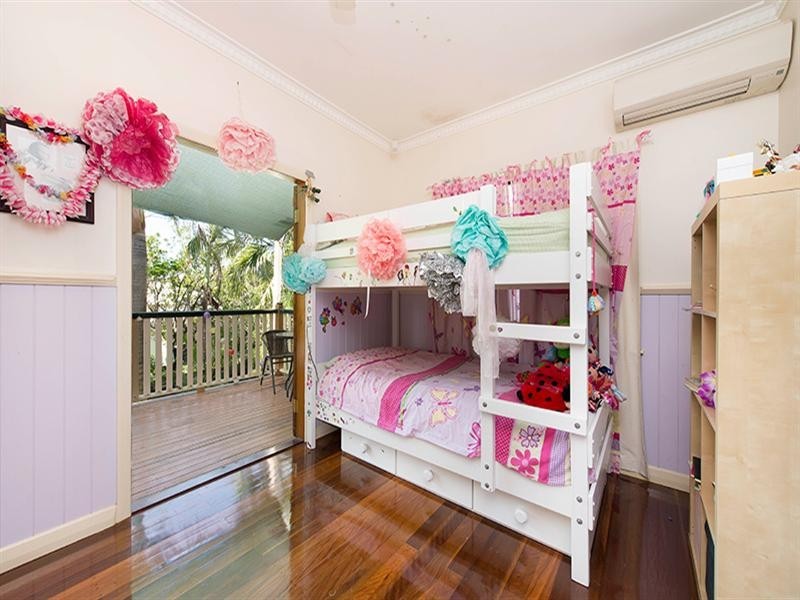 18 White Street, Graceville QLD 4075