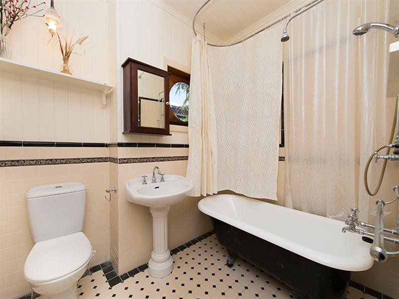 18 White Street, Graceville QLD 4075