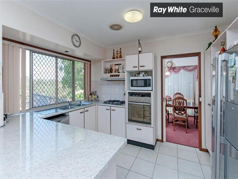 5 Cheviot Place, Sinnamon Park QLD 4073