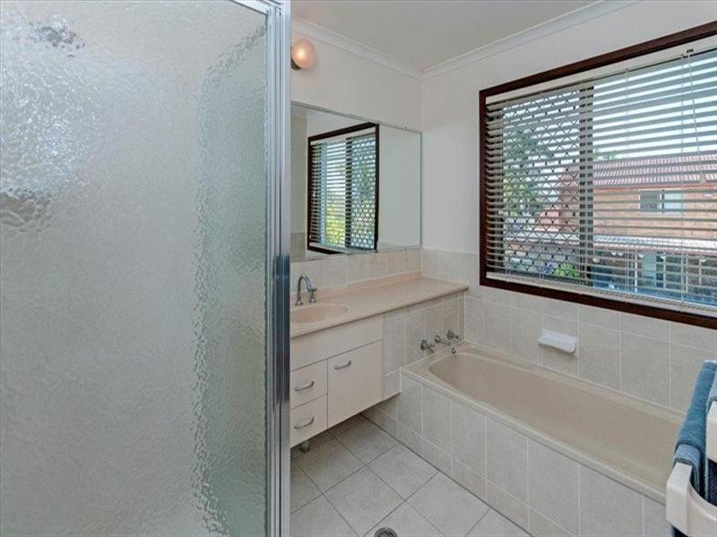 5 Cheviot Place, Sinnamon Park QLD 4073