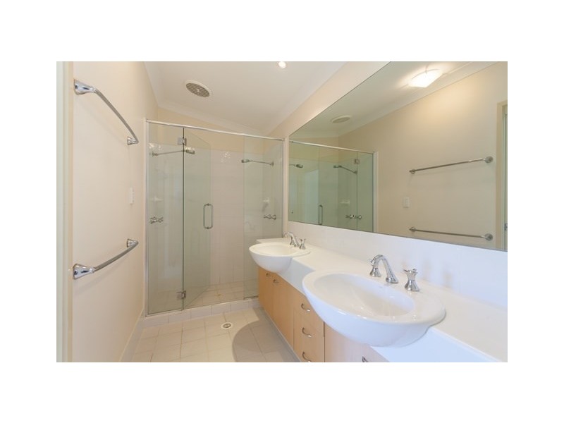7 Samuel Place, Sinnamon Park QLD 4073