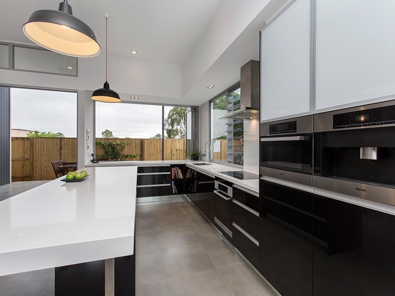 137 King Arthur Terrace, Tennyson QLD 4105