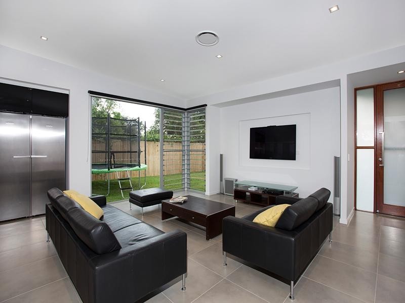 137 King Arthur Terrace, Tennyson QLD 4105