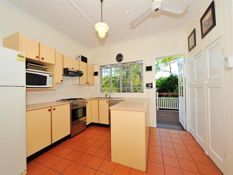 130 King Arthur Terrace, Tennyson QLD 4105