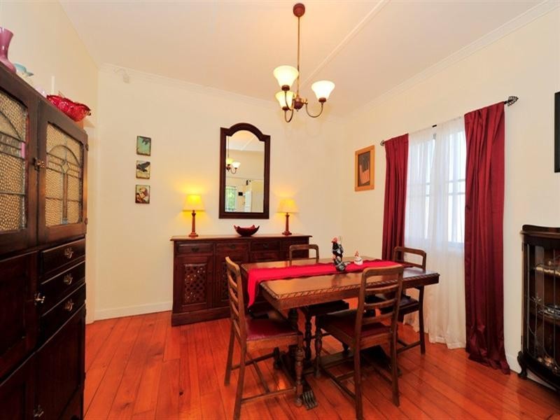 130 King Arthur Terrace, Tennyson QLD 4105