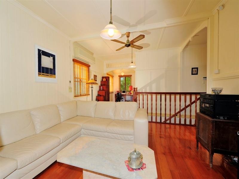 130 King Arthur Terrace, Tennyson QLD 4105