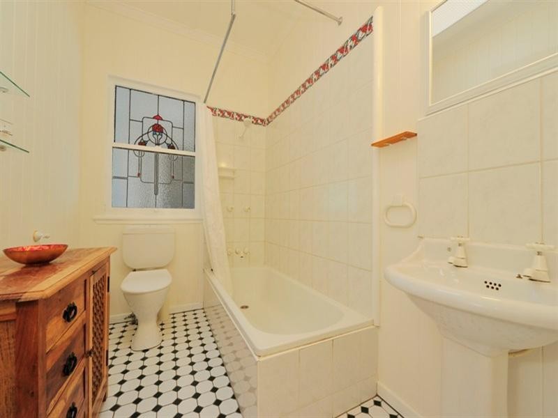 130 King Arthur Terrace, Tennyson QLD 4105