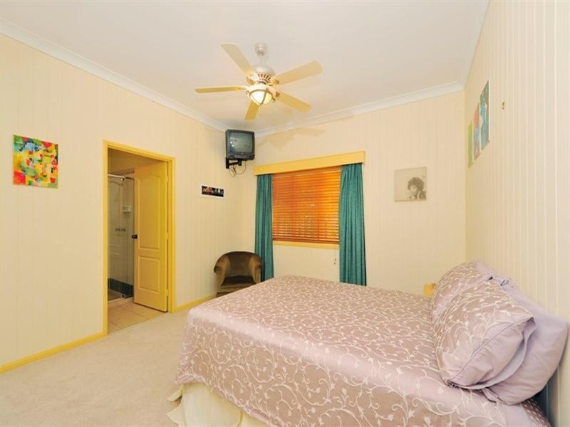 130 King Arthur Terrace, Tennyson QLD 4105