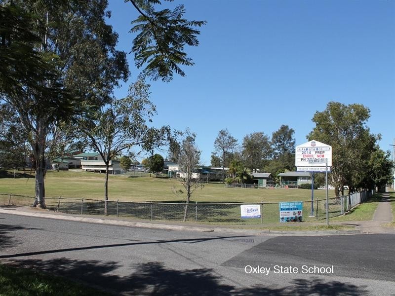 8 St Clements Road, Oxley QLD 4075