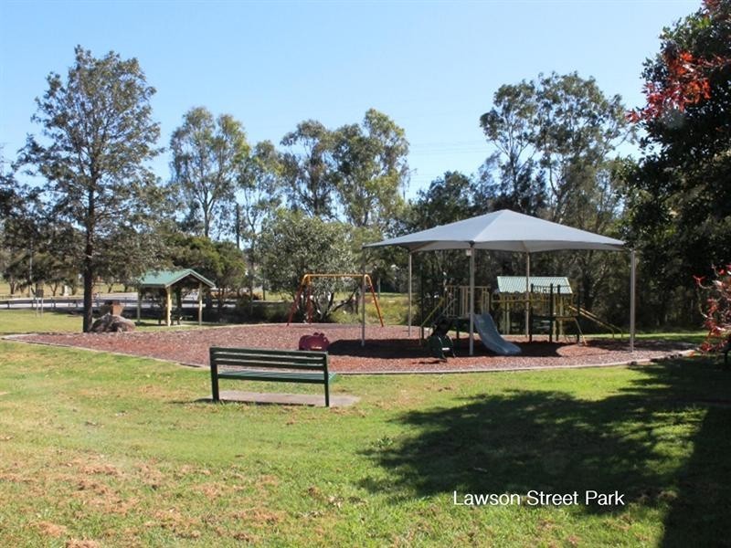 8 St Clements Road, Oxley QLD 4075