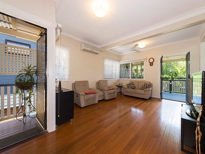 70 Central Avenue, Sherwood QLD 4075