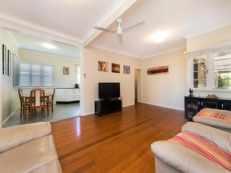 70 Central Avenue, Sherwood QLD 4075