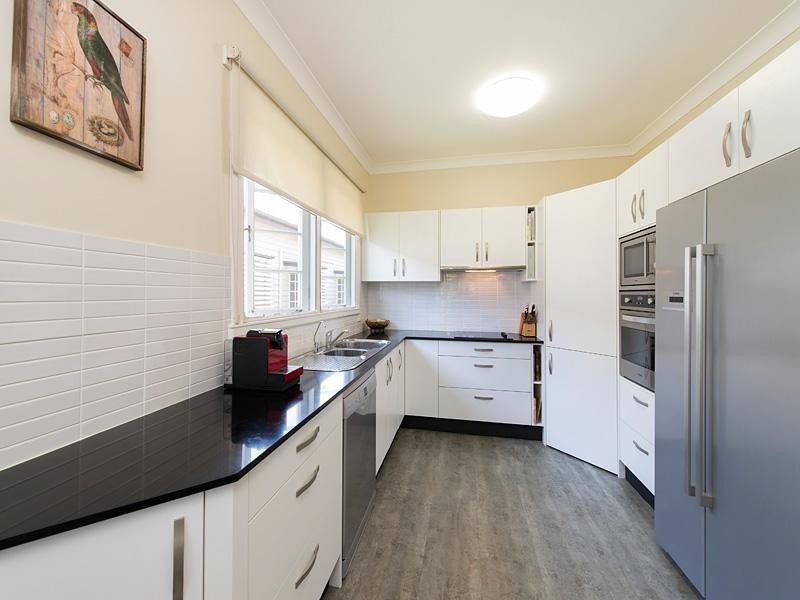 70 Central Avenue, Sherwood QLD 4075