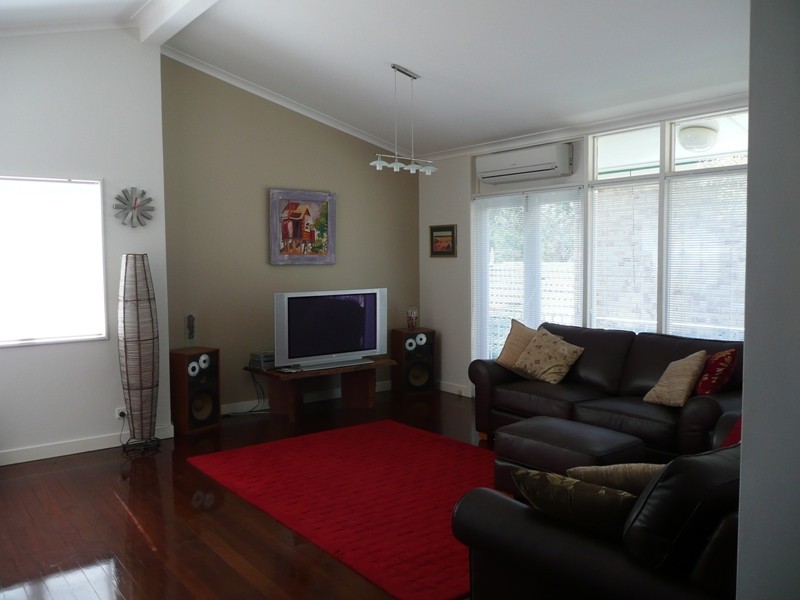 98 Seventeen Mile Rocks Road, Oxley QLD 4075