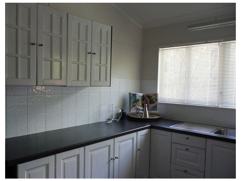 98 Seventeen Mile Rocks Road, Oxley QLD 4075