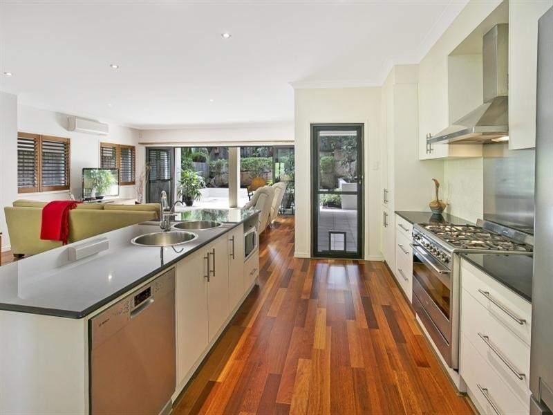 70 Robertson Street, Sherwood QLD 4075