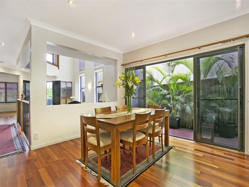 70 Robertson Street, Sherwood QLD 4075