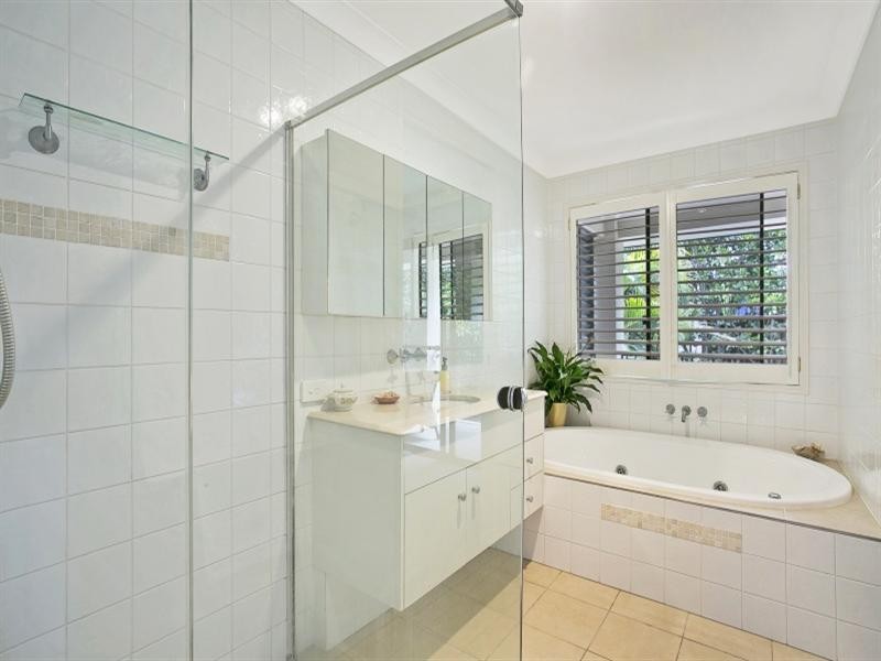 70 Robertson Street, Sherwood QLD 4075