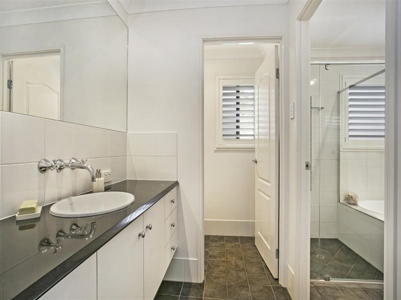 70 Robertson Street, Sherwood QLD 4075