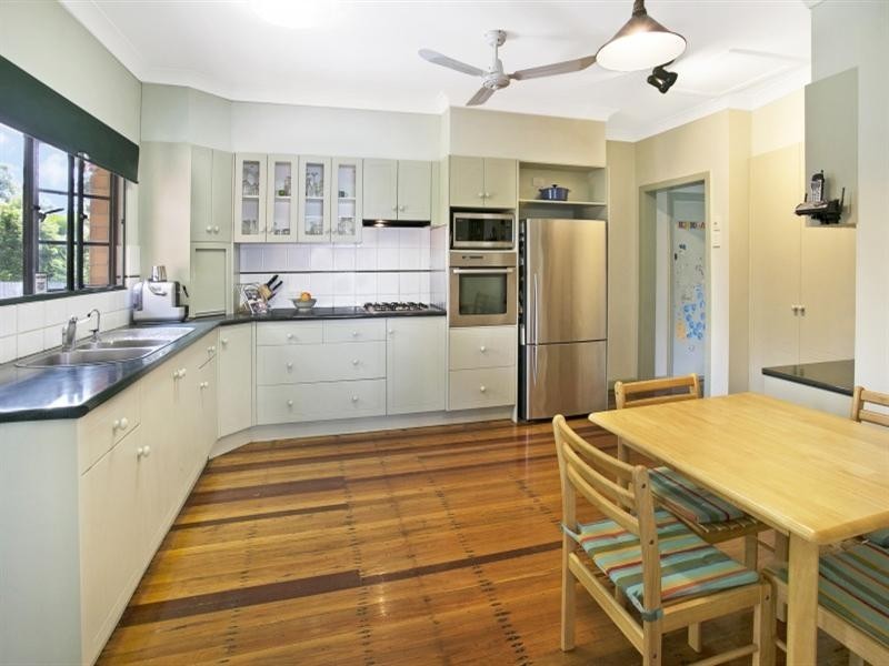 61 Waratah Avenue, Graceville QLD 4075