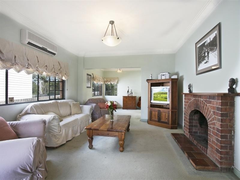 61 Waratah Avenue, Graceville QLD 4075