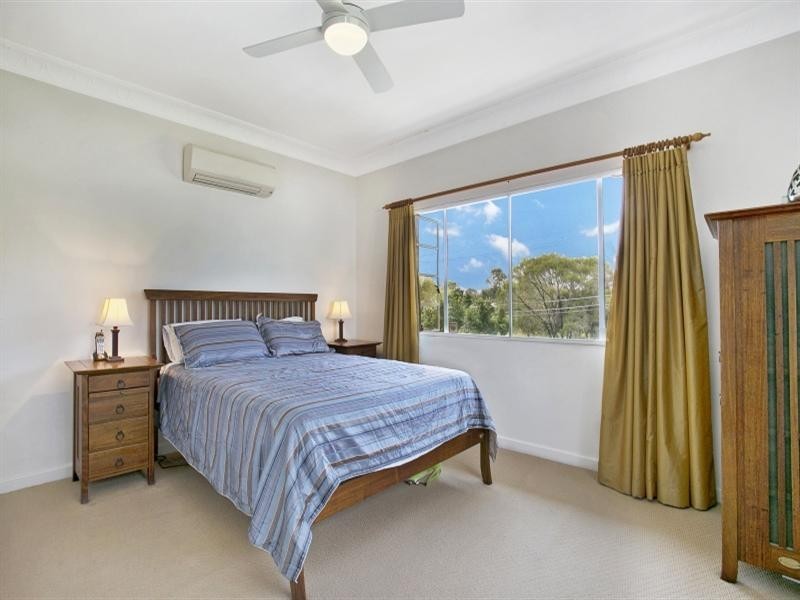 61 Waratah Avenue, Graceville QLD 4075