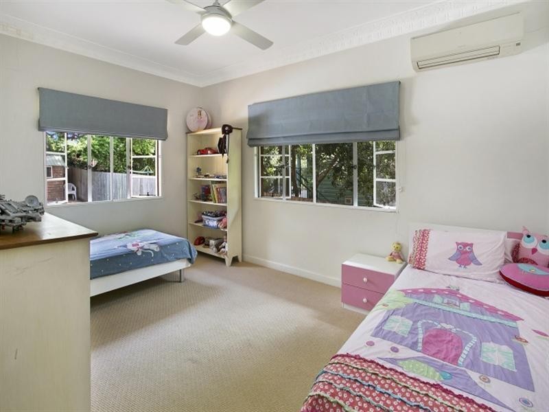 61 Waratah Avenue, Graceville QLD 4075