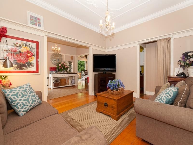 16 Allardyce Street, Graceville QLD 4075