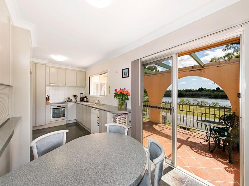 83 Nadine Street, Graceville QLD 4075