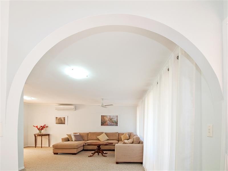 24 Macfarlane Street, Riverhills QLD 4074