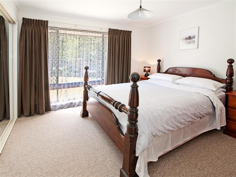 24 Macfarlane Street, Riverhills QLD 4074