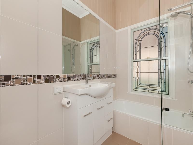 38 Graceville Avenue, Graceville QLD 4075