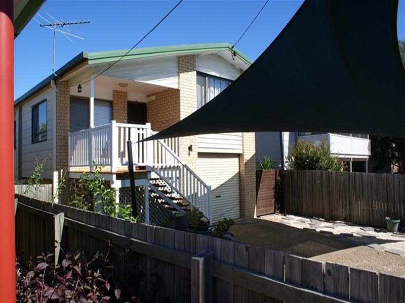 87 Graceville Avenue, Graceville QLD 4075