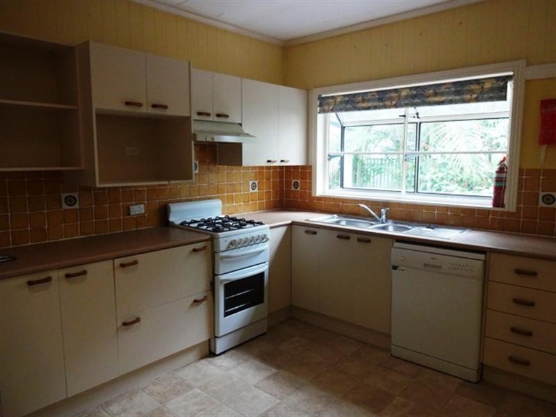 126 Strong Avenue, Graceville QLD 4075