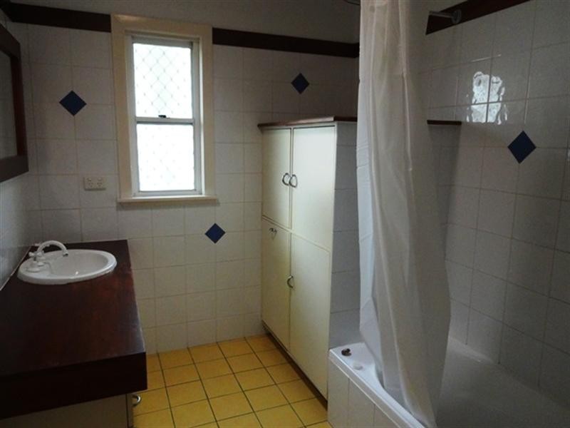 126 Strong Avenue, Graceville QLD 4075