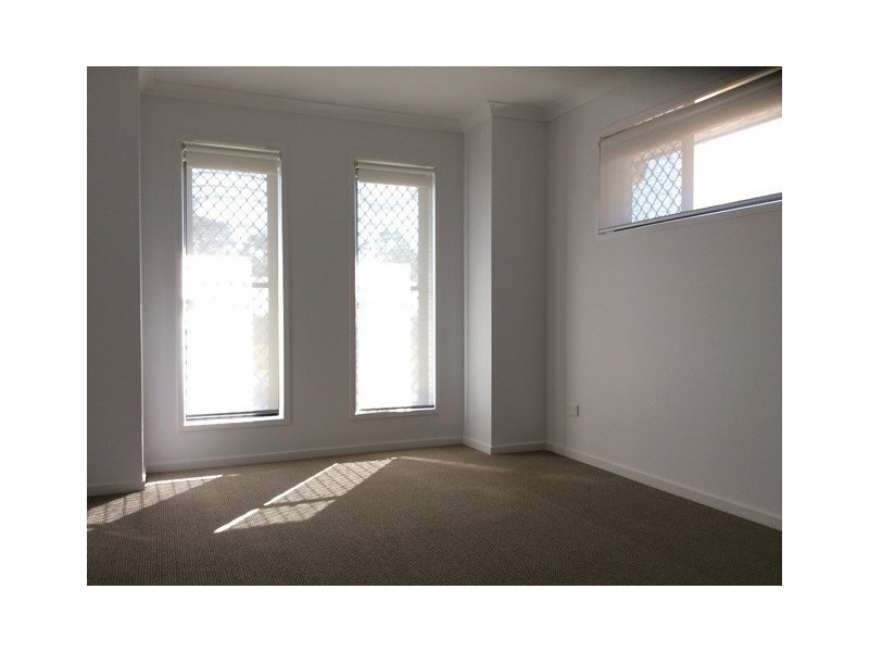 11 Pamphlett Street, Oxley QLD 4075