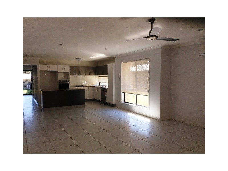 11 Pamphlett Street, Oxley QLD 4075