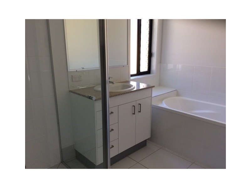 11 Pamphlett Street, Oxley QLD 4075