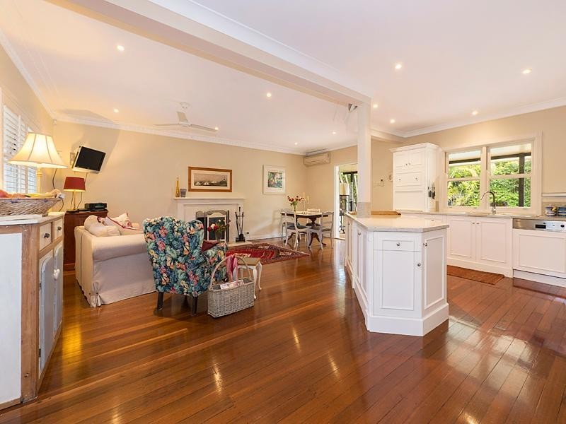 6 Ruskin Street, Taringa QLD 4068