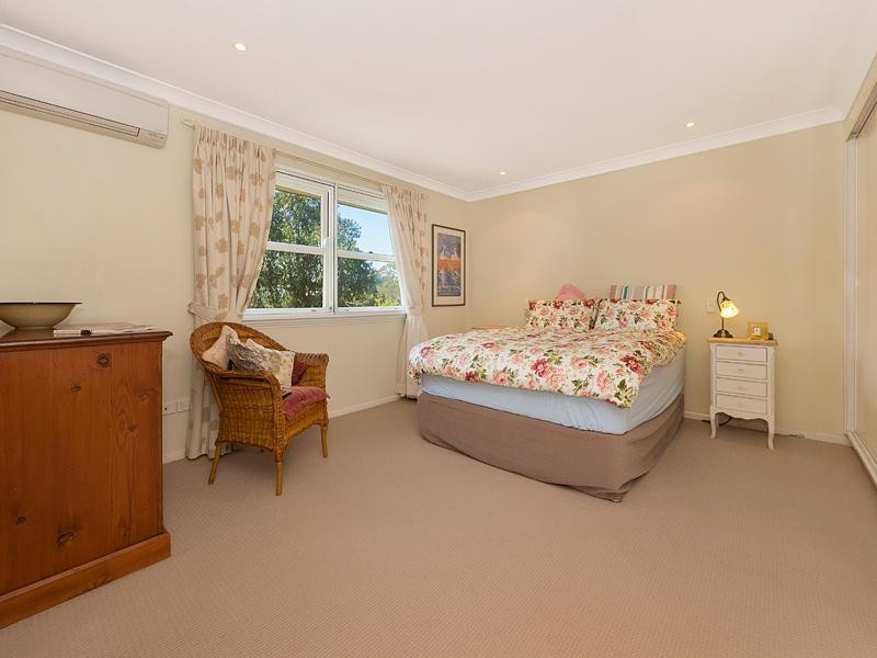 6 Ruskin Street, Taringa QLD 4068