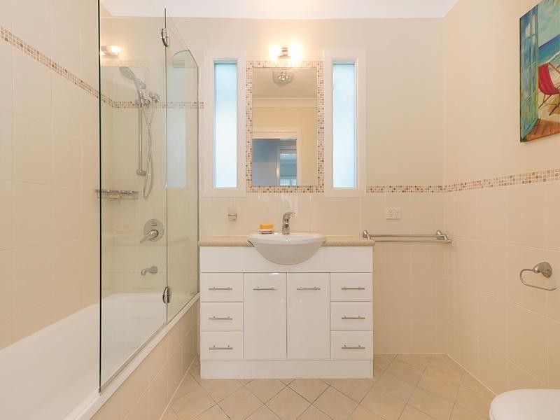 6 Ruskin Street, Taringa QLD 4068