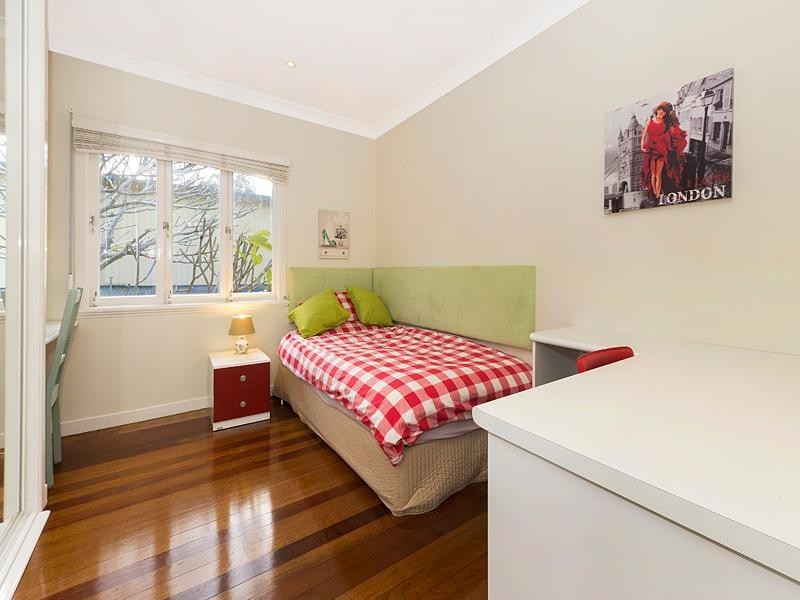 6 Ruskin Street, Taringa QLD 4068