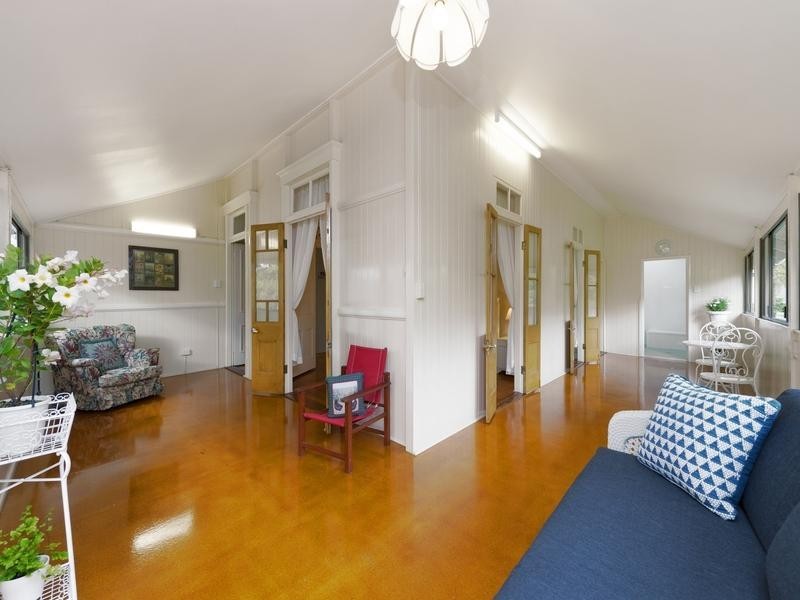 237 Verney Road East, Graceville QLD 4075